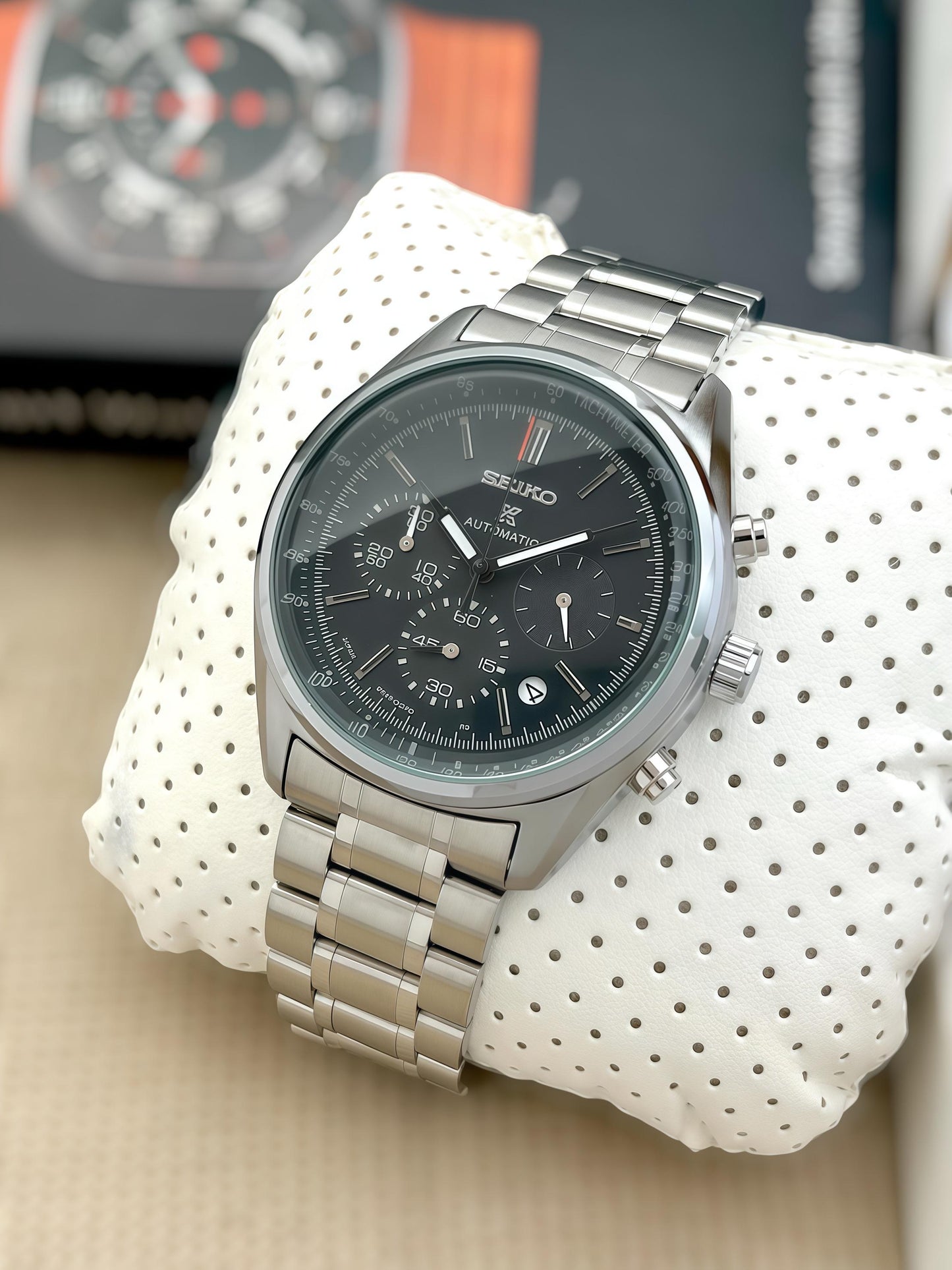 Premium Silver Quartz Chronograph Style Men's Watch with Grey Dial – Stainless Steel Luxury Analog Wrist Watch